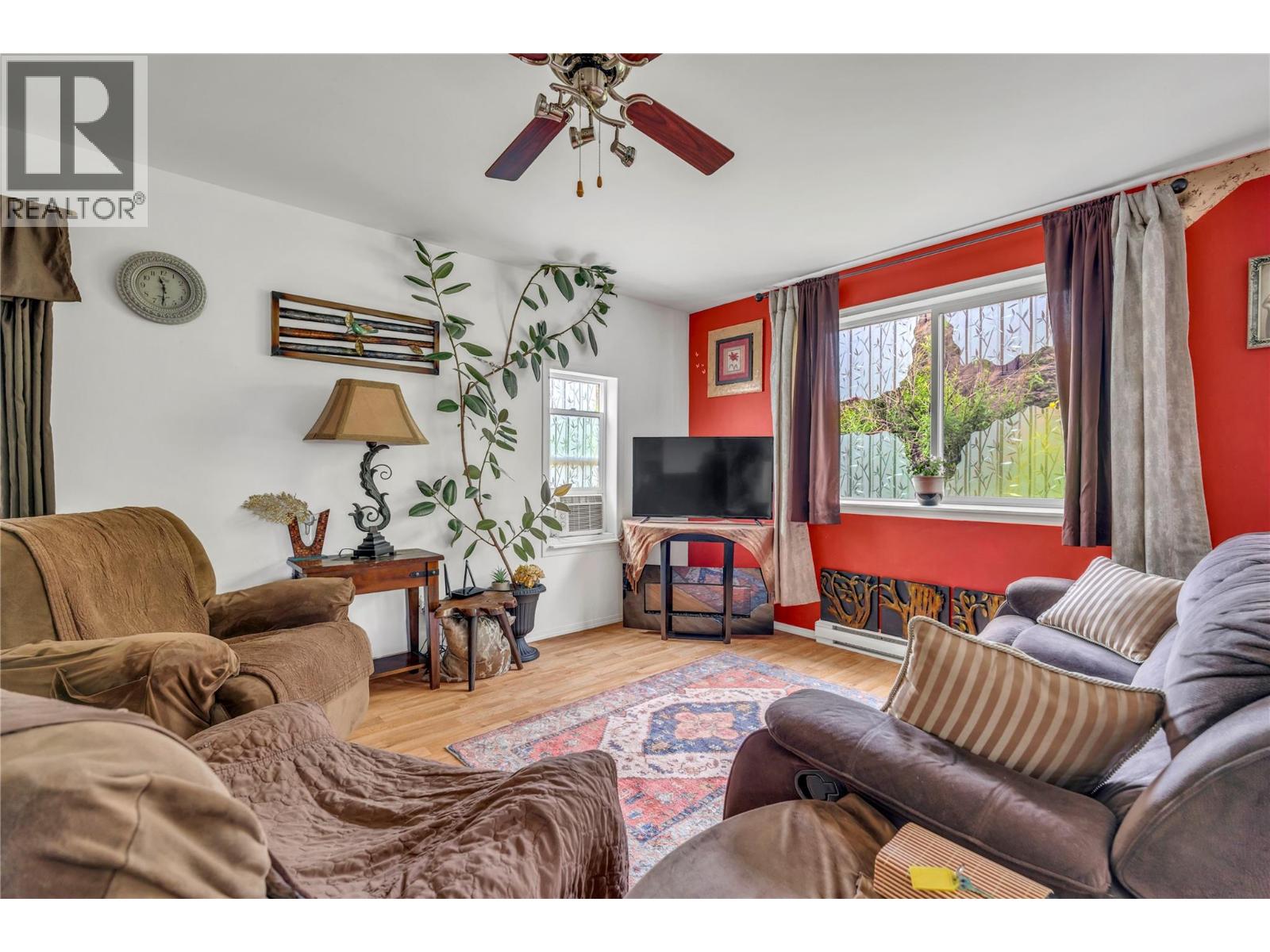 1530 Main Street N, Olalla