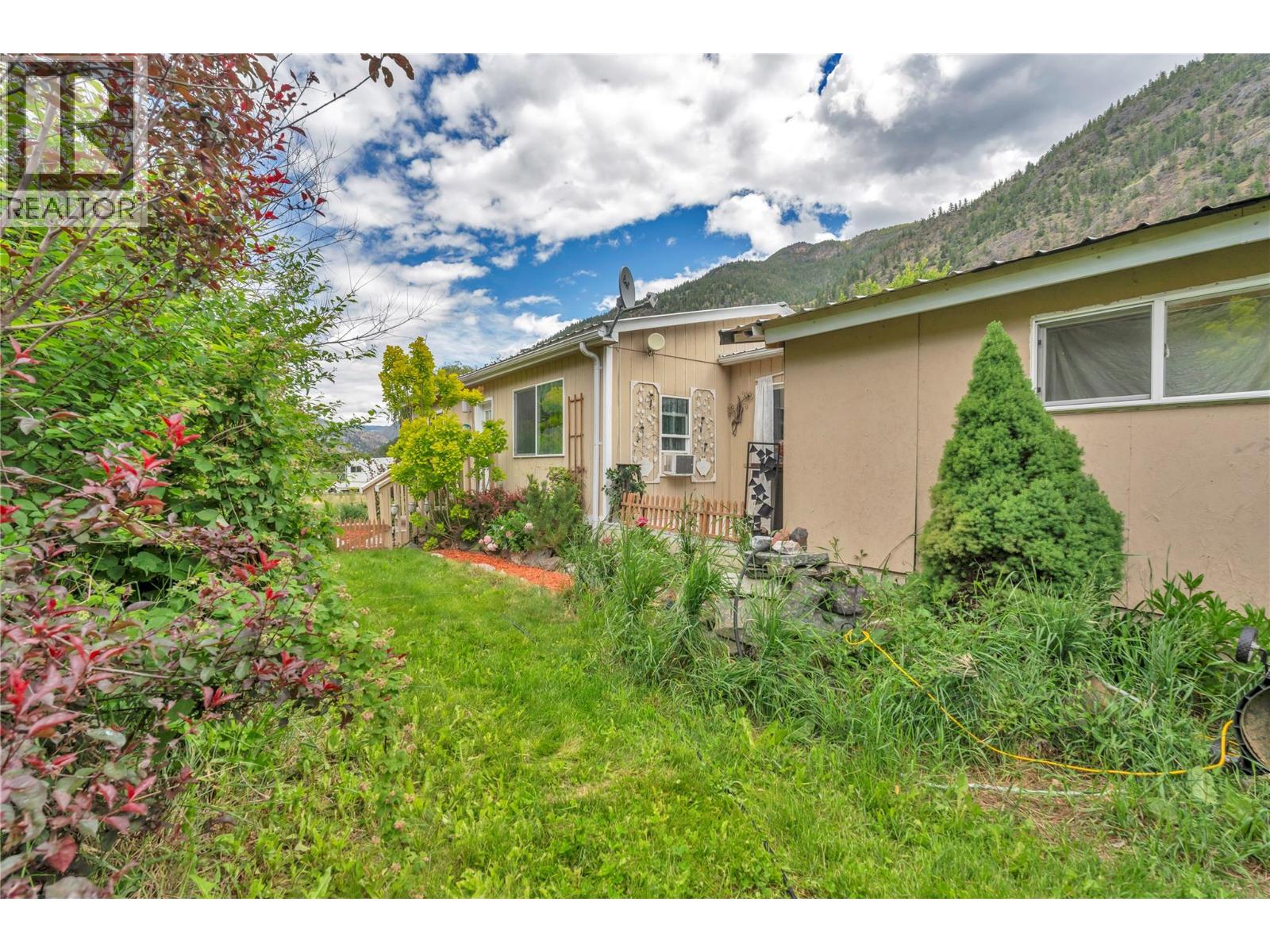 1530 Main Street N, Olalla