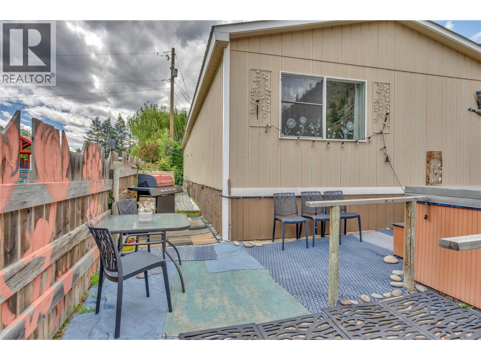 1530 Main Street N, Olalla