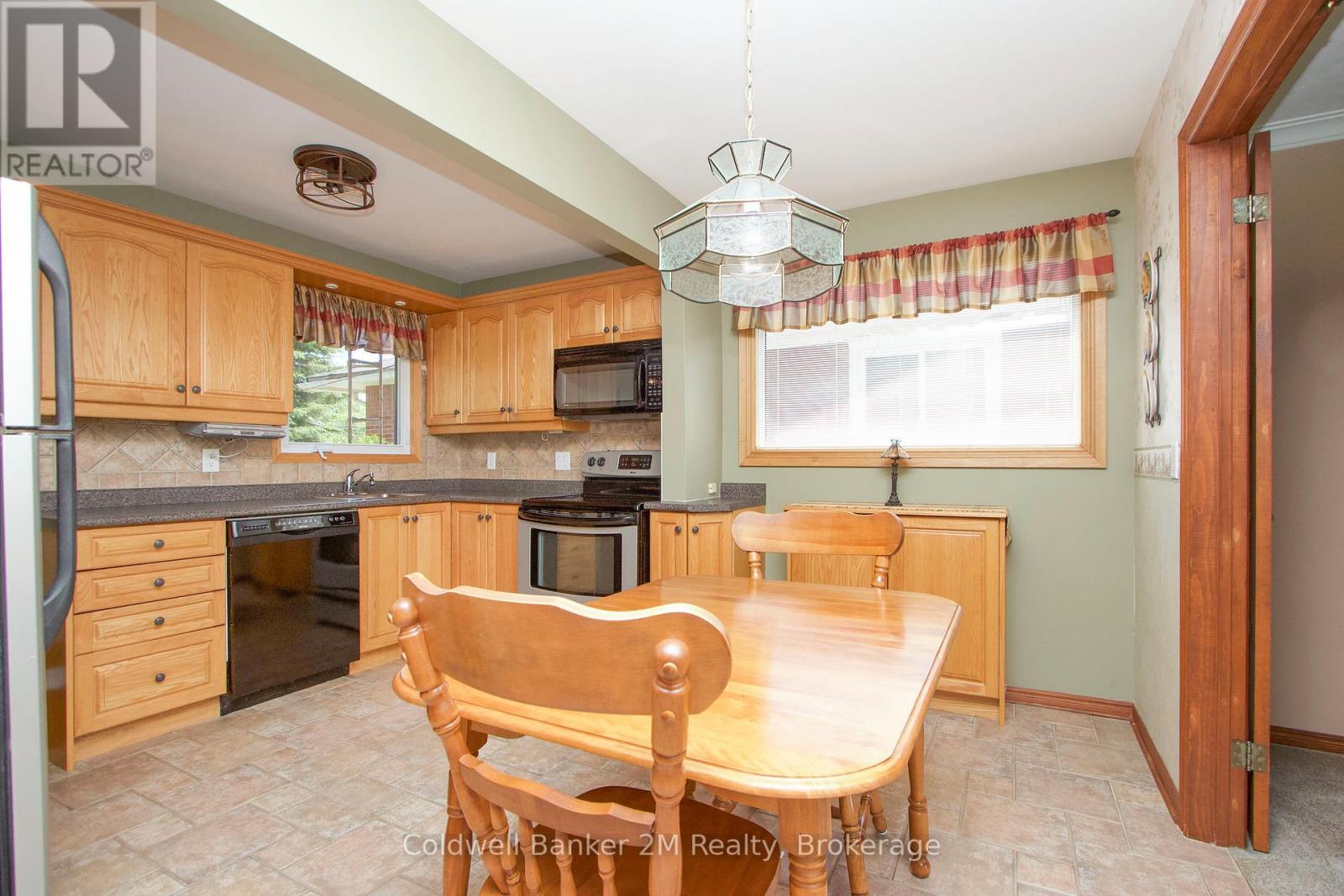453 ROSMERE STREET - 6