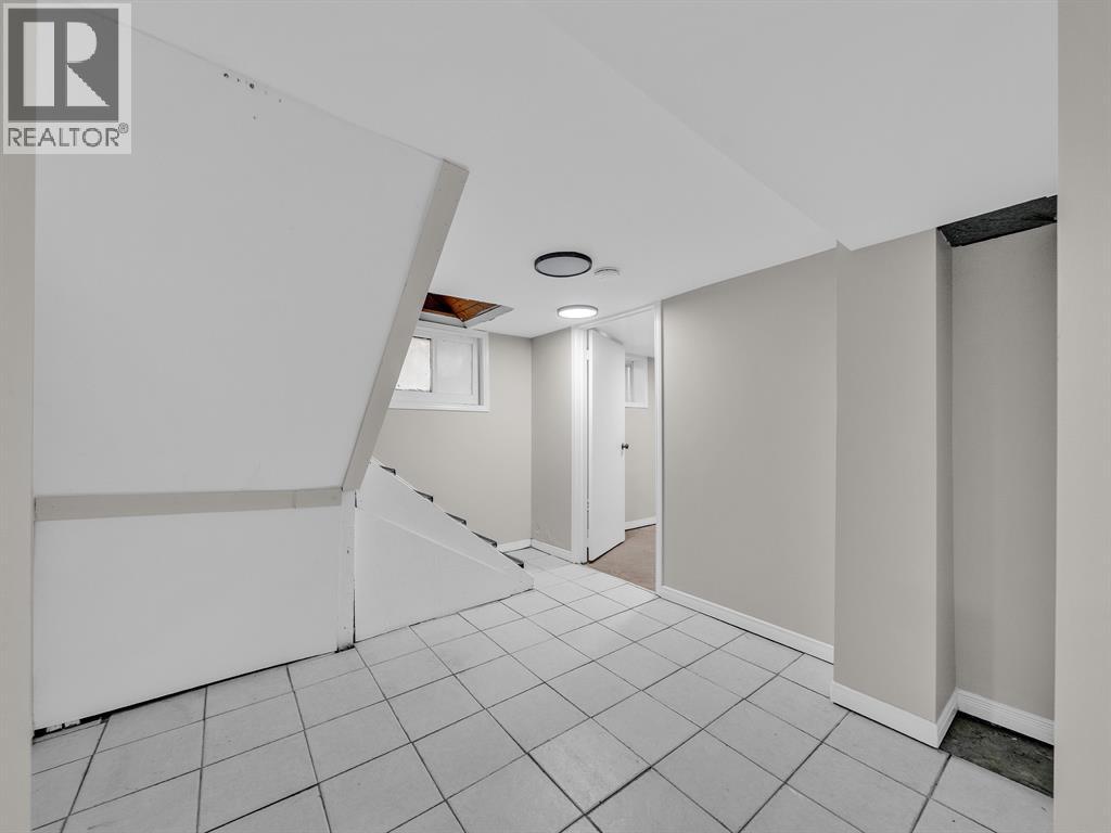 485 MCEWAN AVENUE - 34