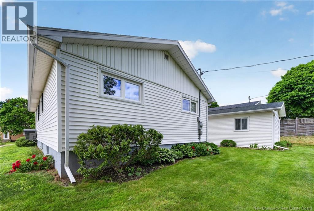 17 Hazelton Avenue - 40