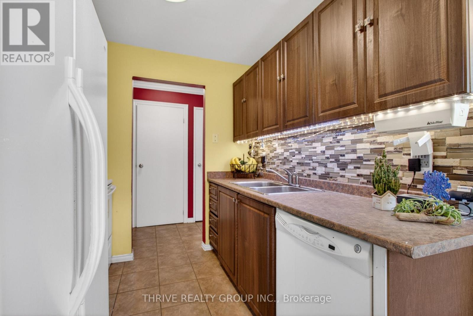 #401 75 HUXLEY STREET - 3