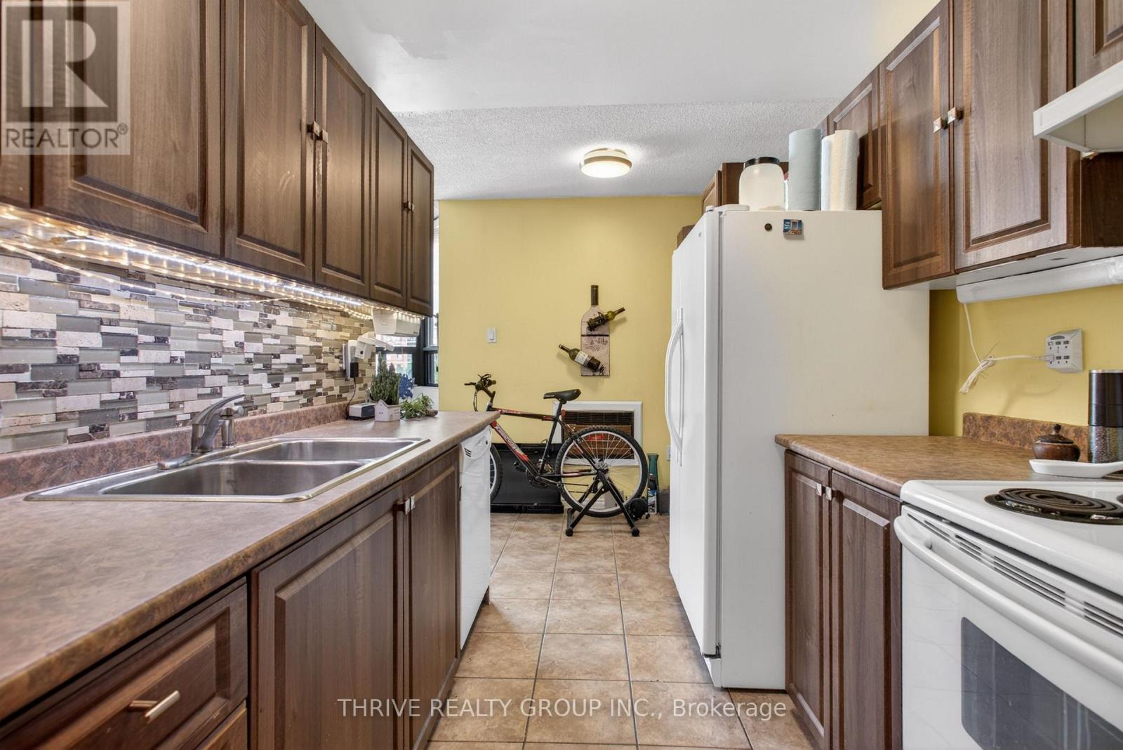#401 75 HUXLEY STREET - 4