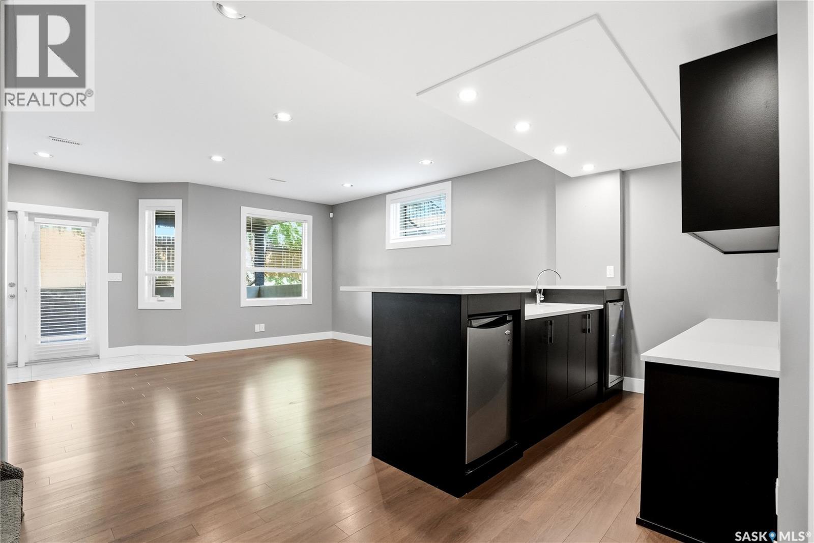 210 Horlick CRESCENT - 40