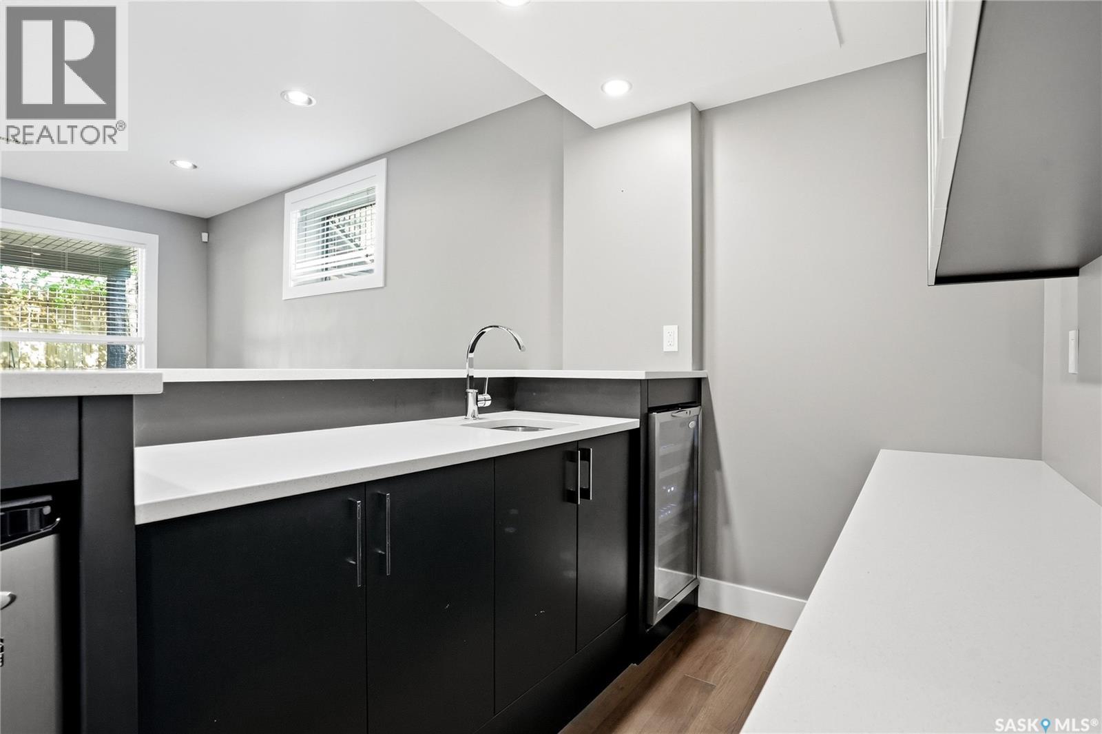 210 Horlick CRESCENT - 42