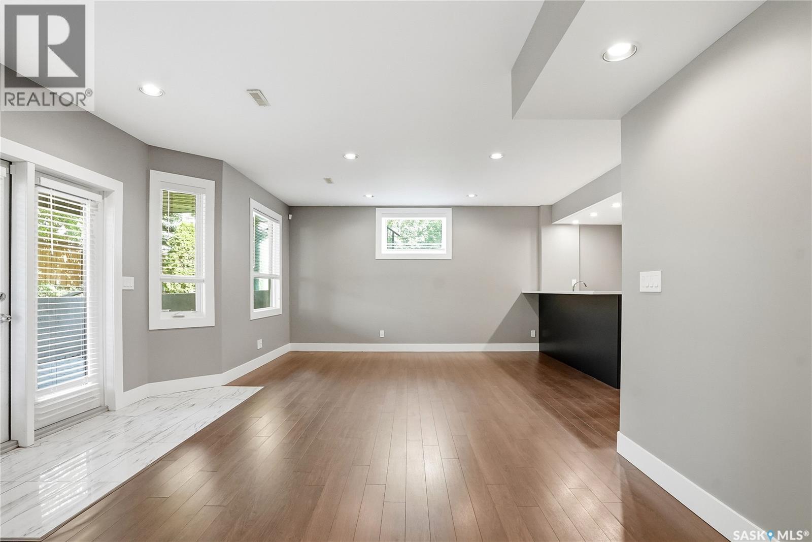 210 Horlick CRESCENT - 46
