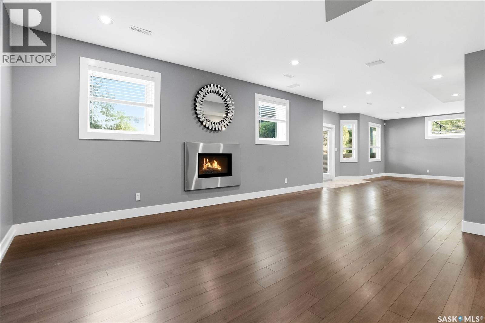 210 Horlick CRESCENT - 47