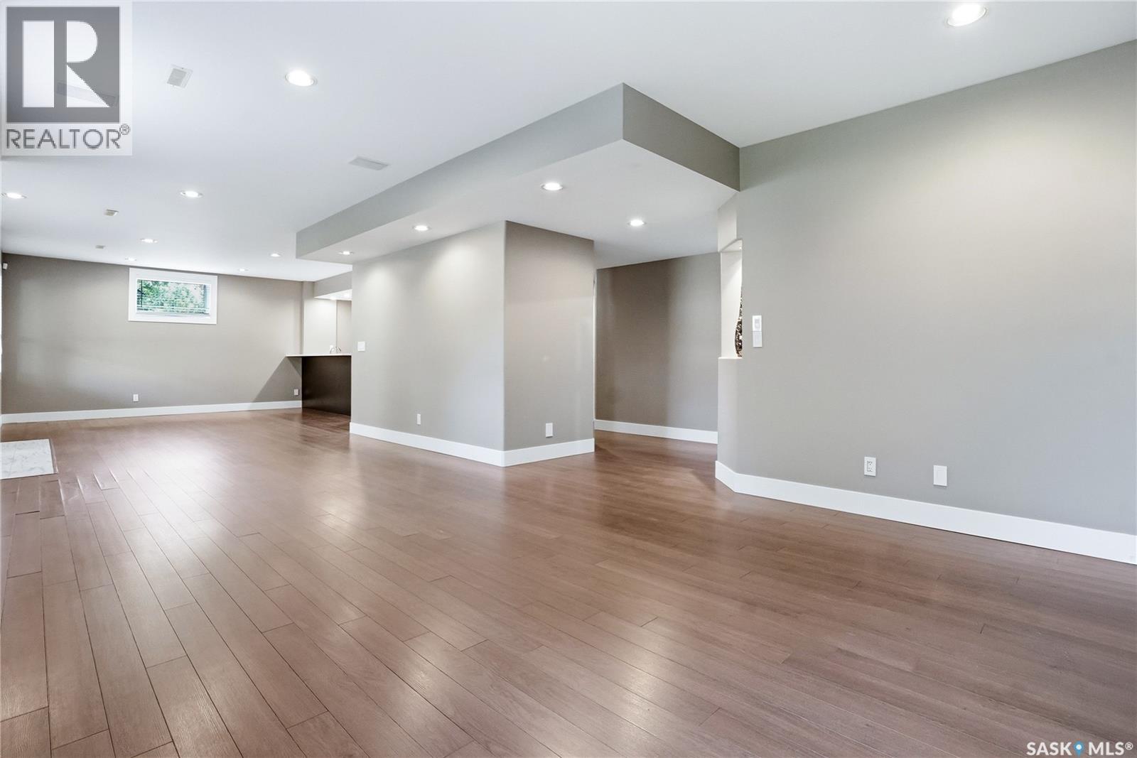 210 Horlick CRESCENT - 48