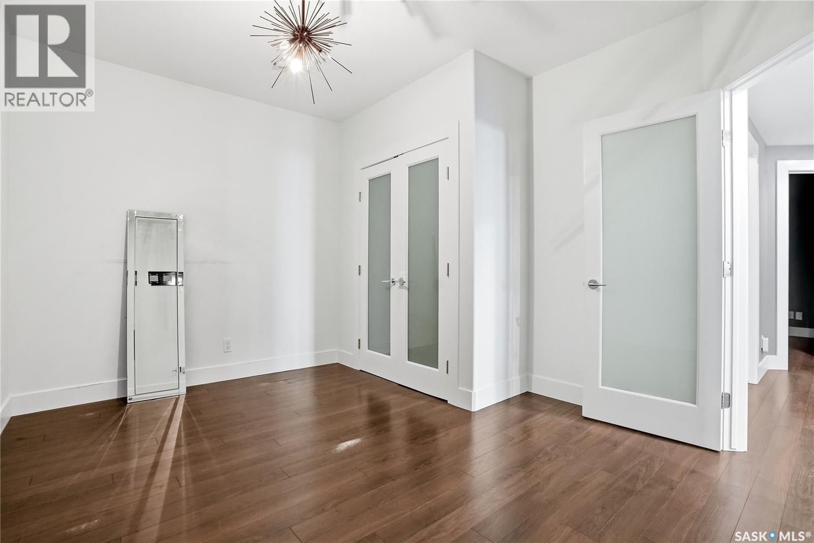 210 Horlick CRESCENT - 53