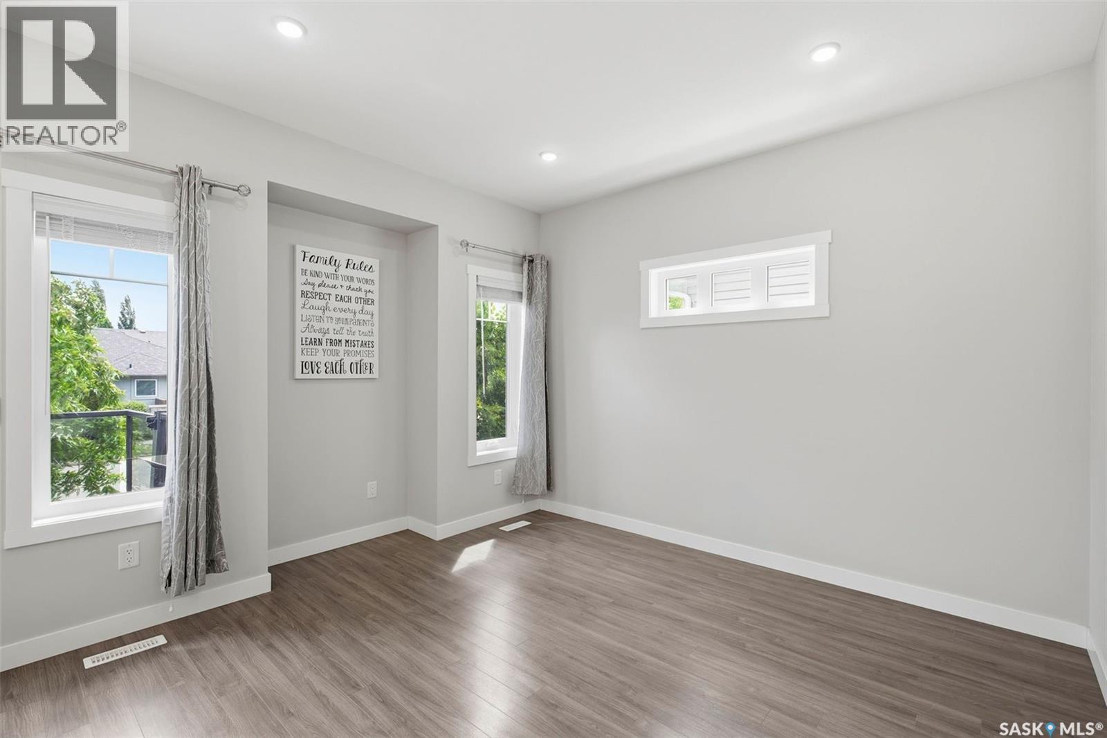 102 315 Dickson CRESCENT — photo 15