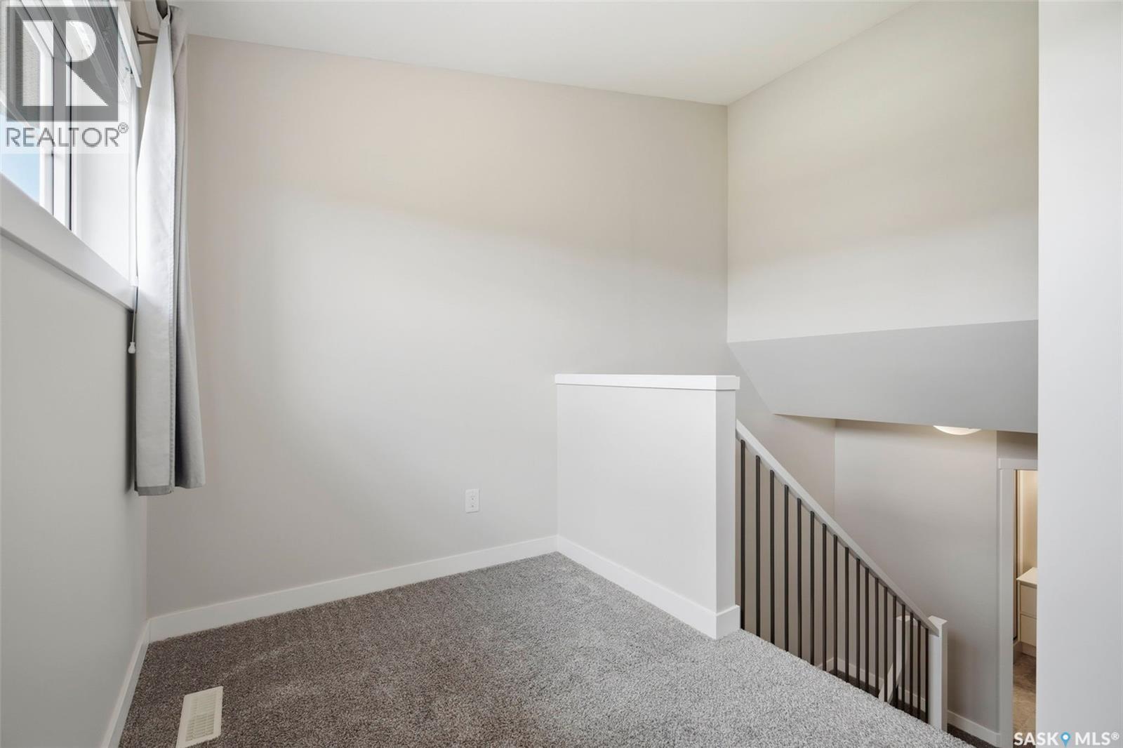 102 315 Dickson CRESCENT — photo 19