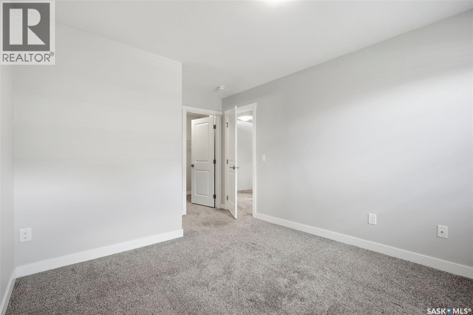 102 315 Dickson CRESCENT — photo 22