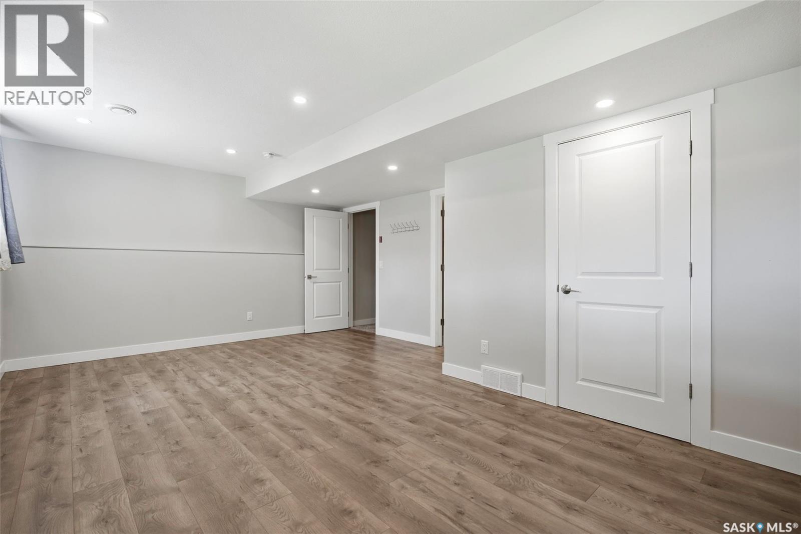 102 315 Dickson CRESCENT — photo 28