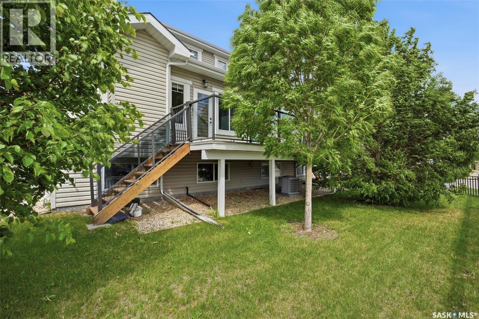 102 315 Dickson CRESCENT — photo 32