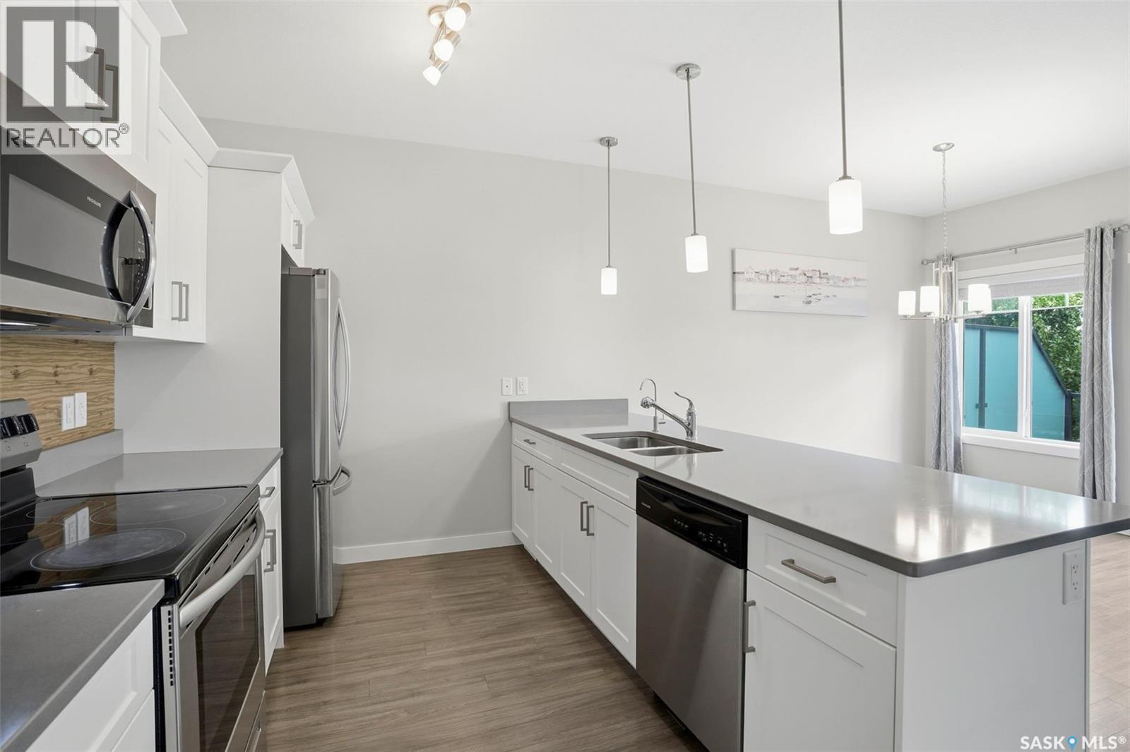 102 315 Dickson CRESCENT — photo 9