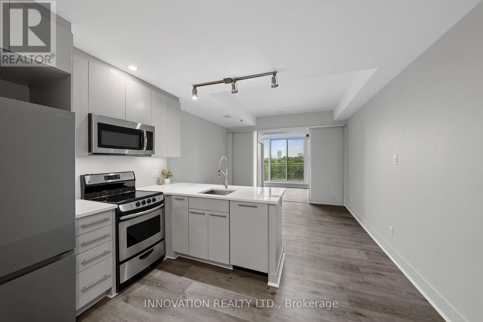#803 108 RICHMOND ROAD - 12