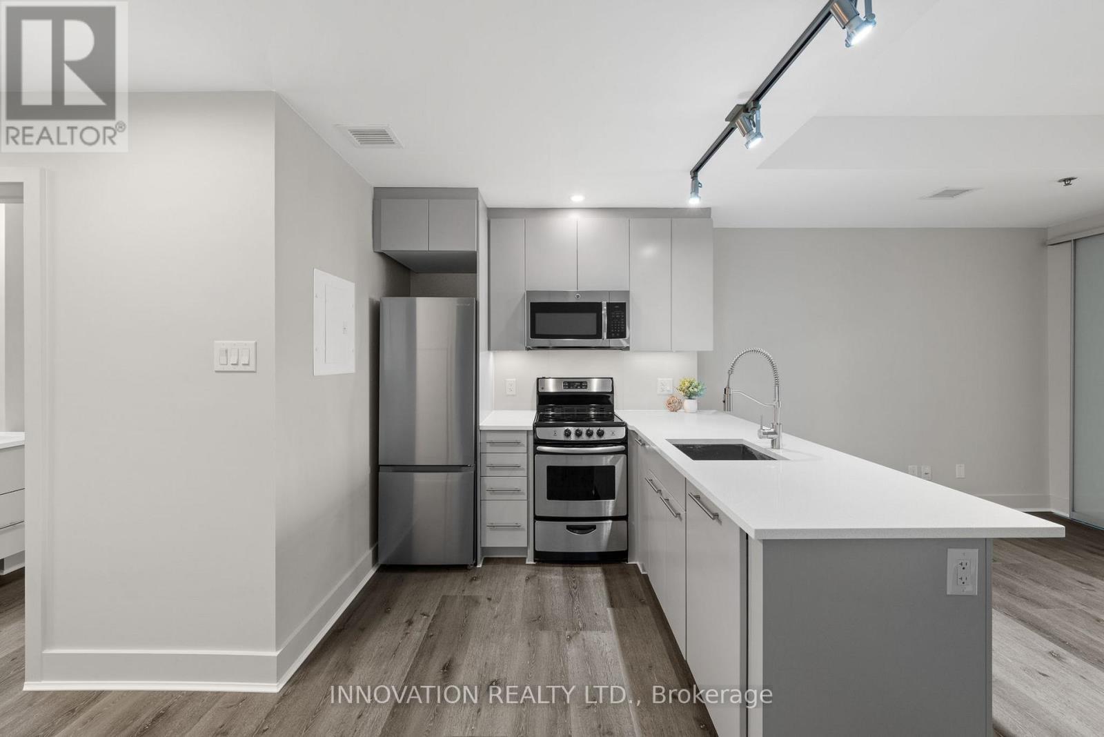 #803 108 RICHMOND ROAD - 13