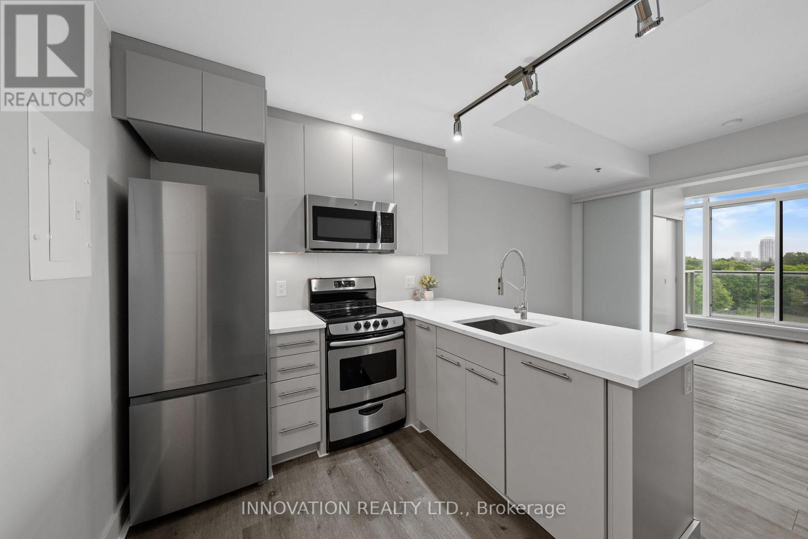 #803 108 RICHMOND ROAD - 14