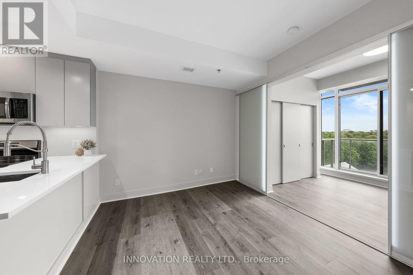 #803 108 RICHMOND ROAD - 18