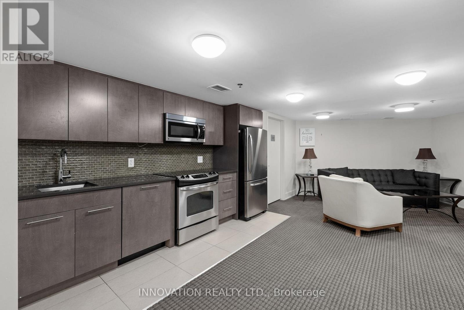 #803 108 RICHMOND ROAD - 33
