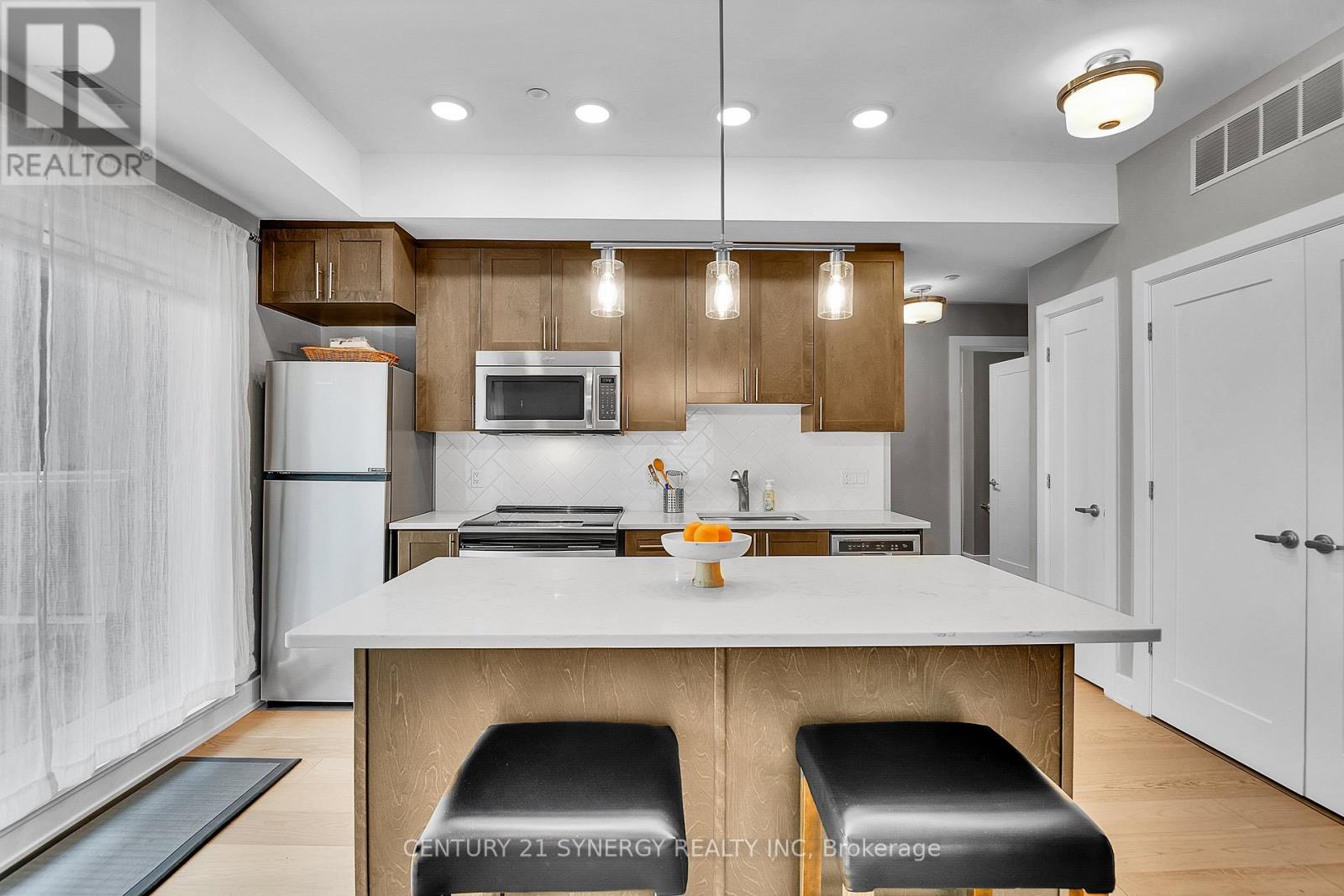 #201 615 LONGFIELDS DRIVE - 18