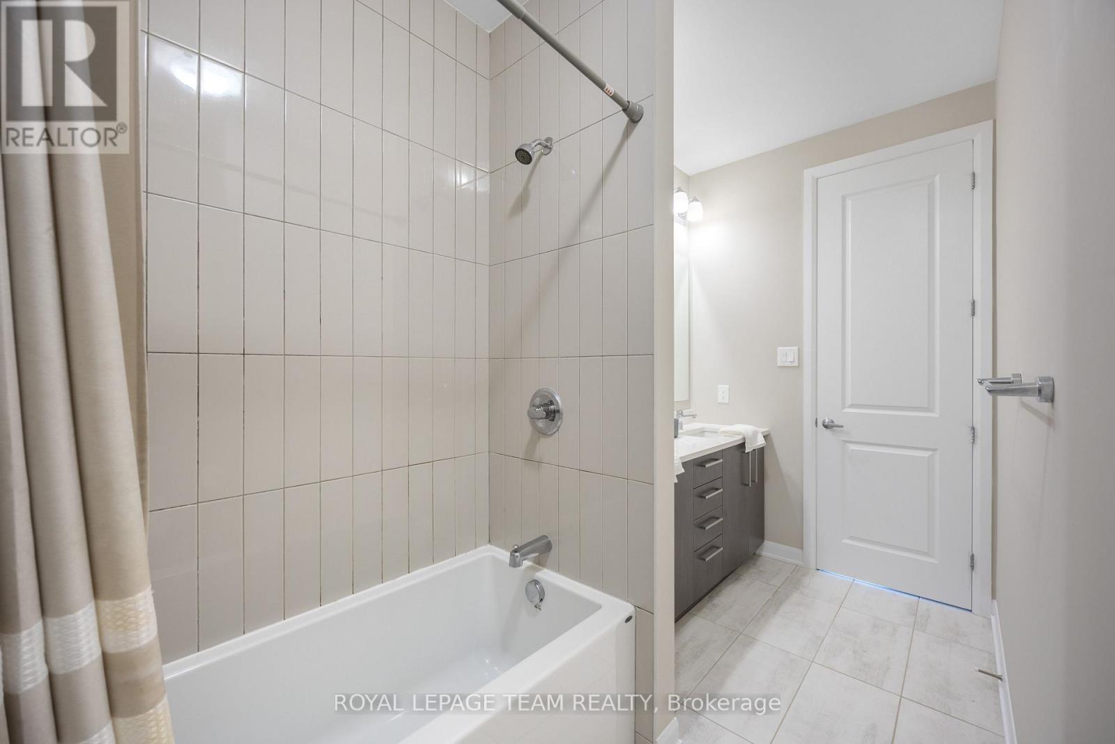 5 Bed, 4 Bath House for Sale in Ottawa – 236 CALVINGTON AVENUE, Ottawa – MLS# X13445870 - Image 41