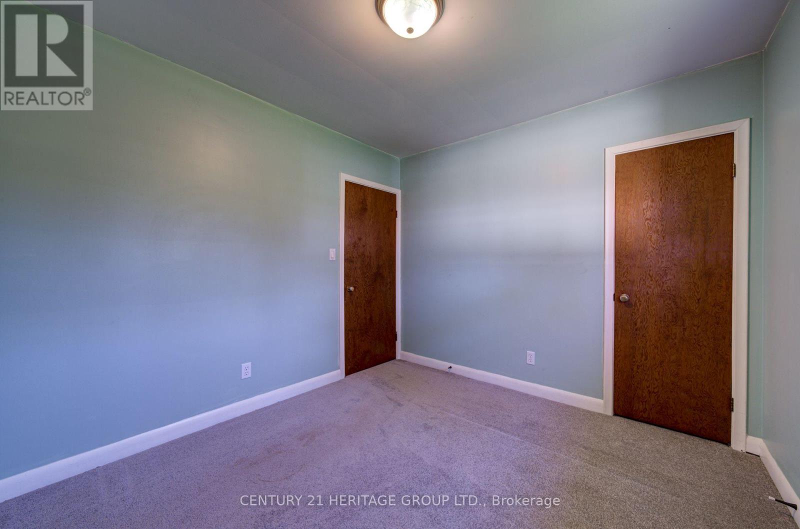1654 METRO ROAD N - 18