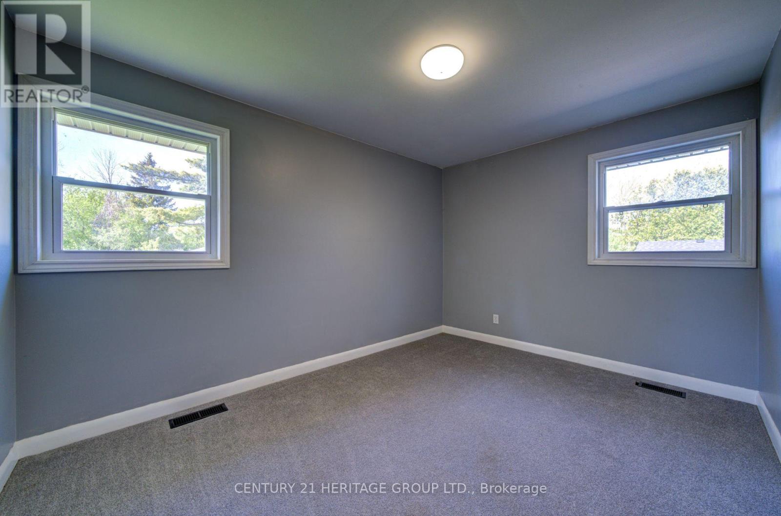 1654 METRO ROAD N - 15