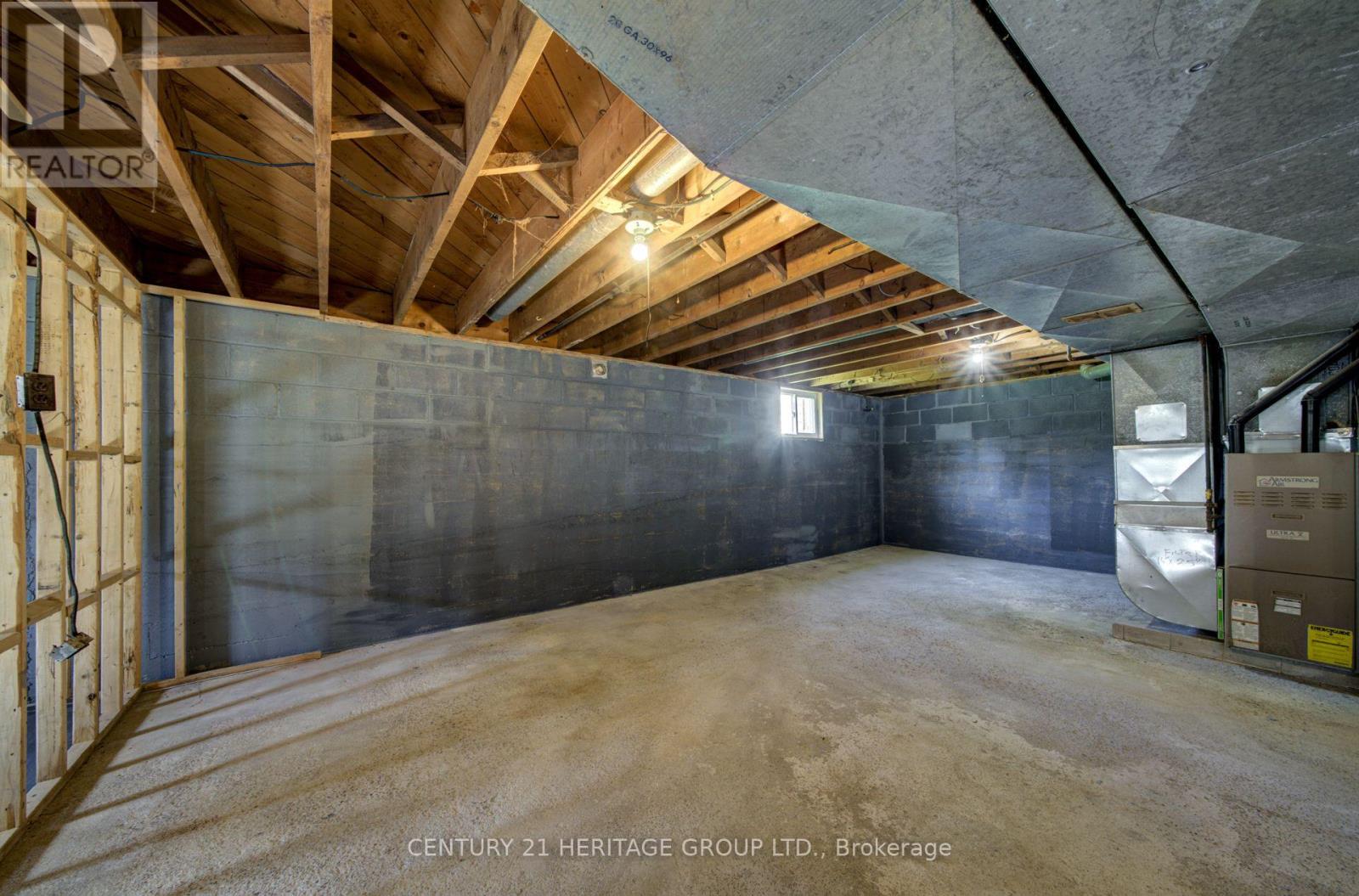 1654 METRO ROAD N - 22