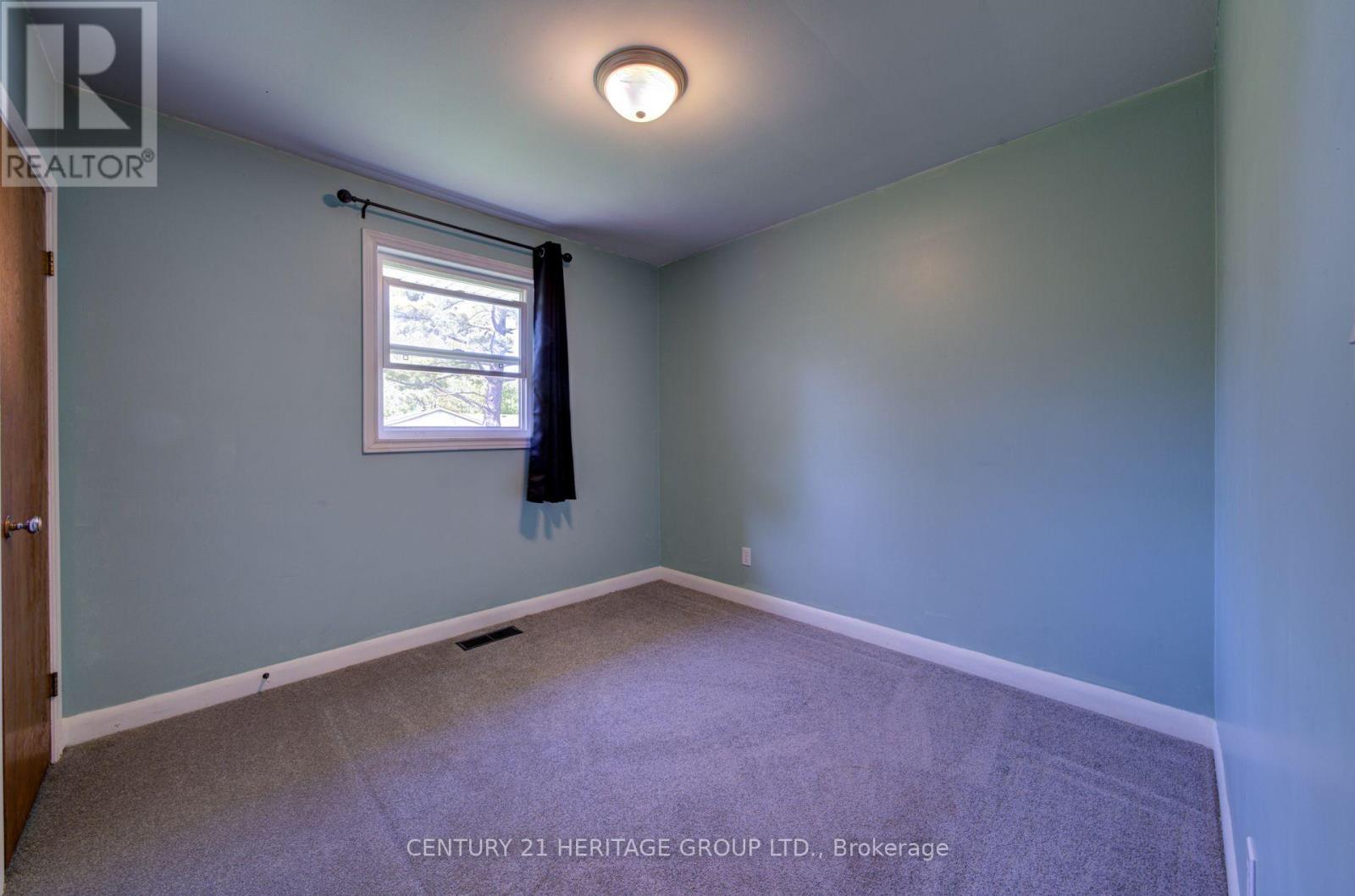 1654 METRO ROAD N - 17