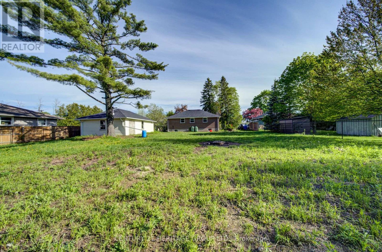 1654 METRO ROAD N - 32