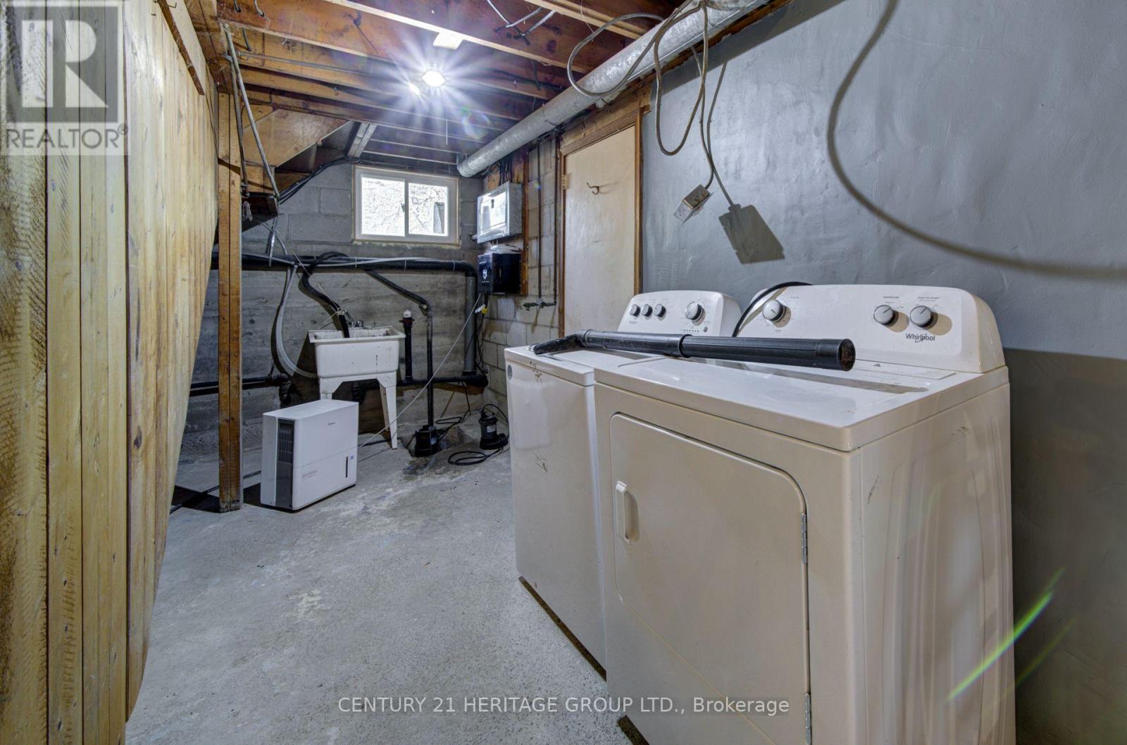 1654 METRO ROAD N - 26