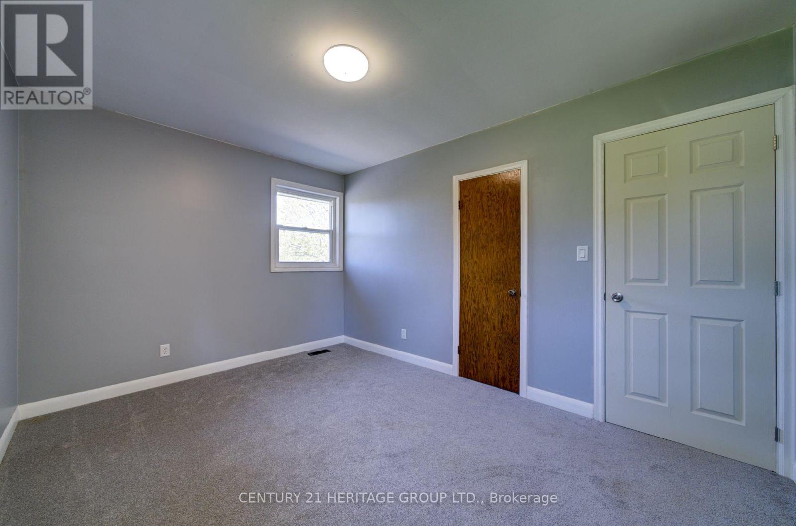 1654 METRO ROAD N - 16