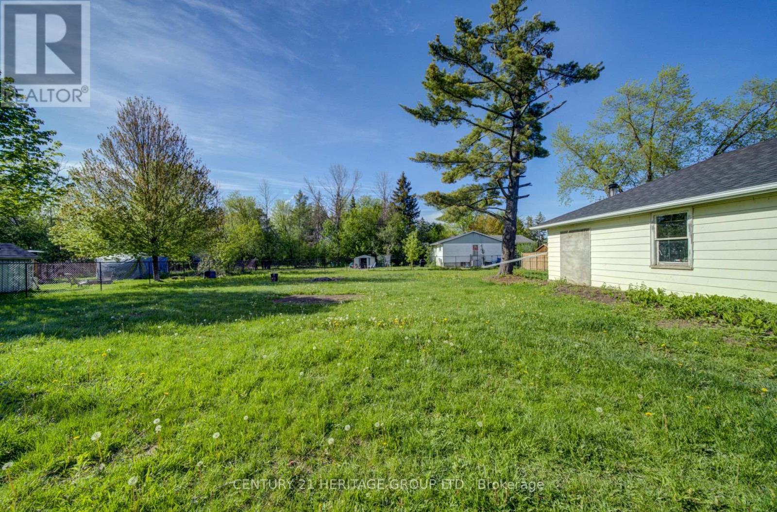 1654 METRO ROAD N - 28