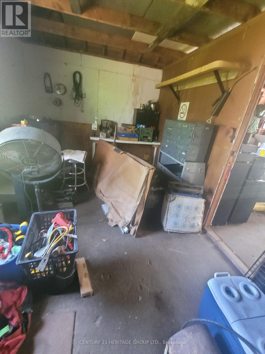 1654 METRO ROAD N - 34