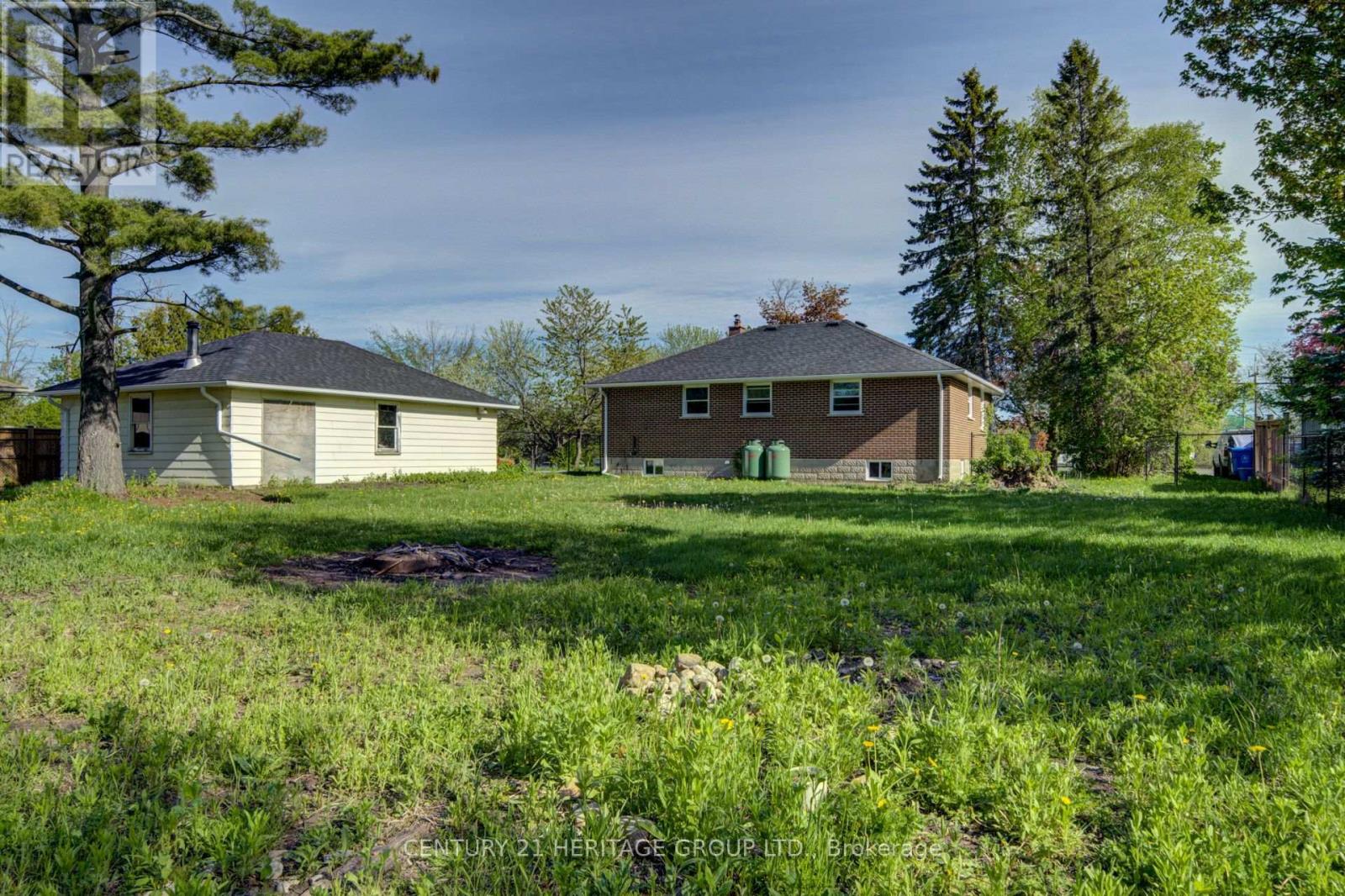 1654 METRO ROAD N - 30