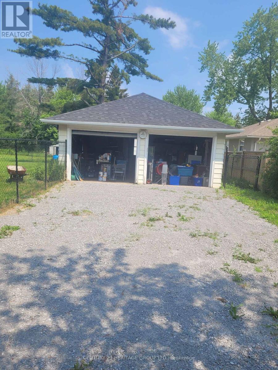 1654 METRO ROAD N - 33