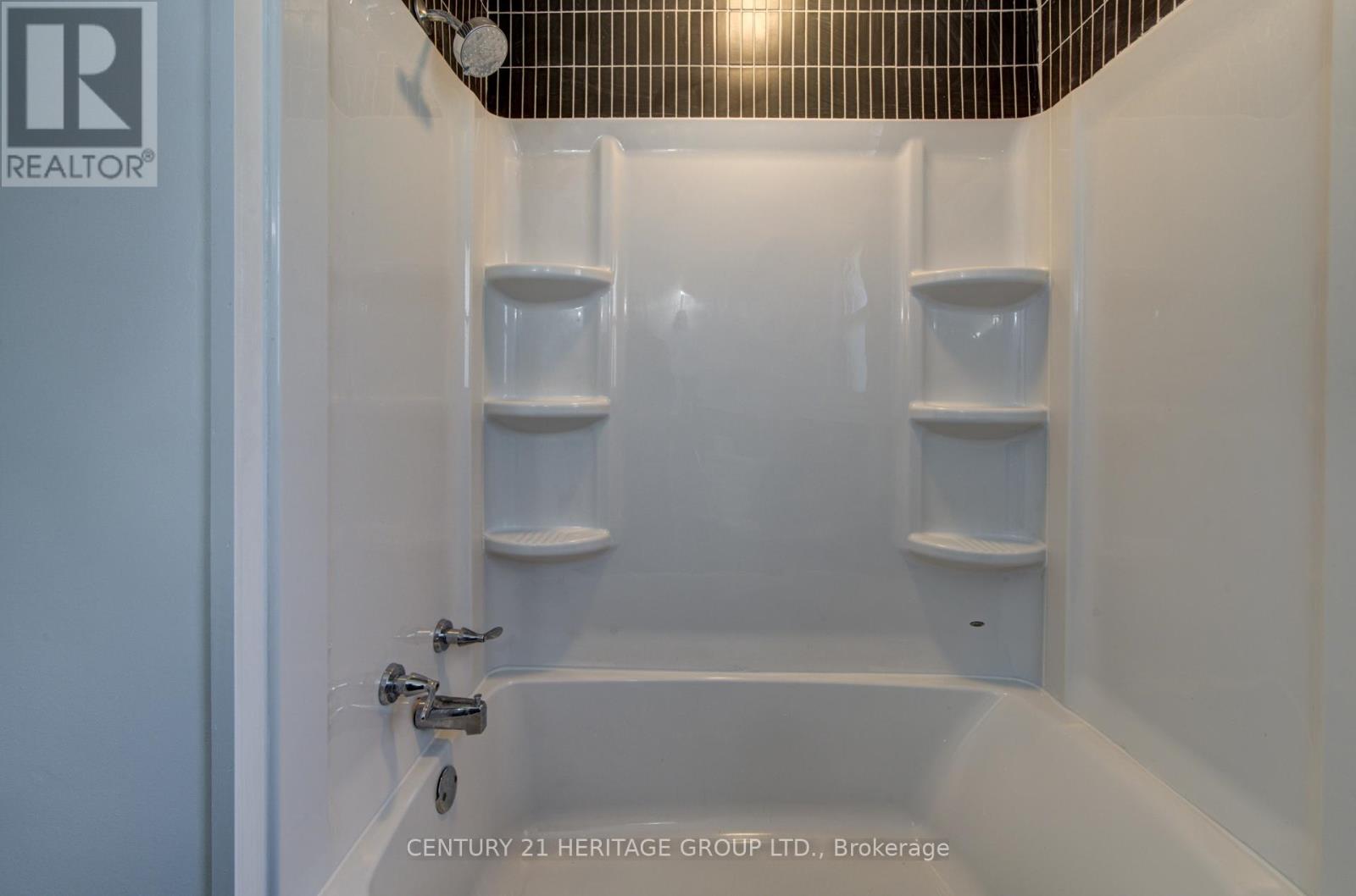 1654 METRO ROAD N - 14