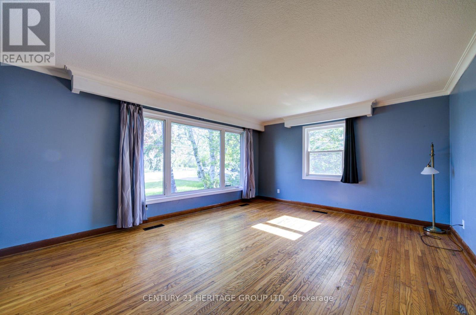 1654 METRO ROAD N - 6