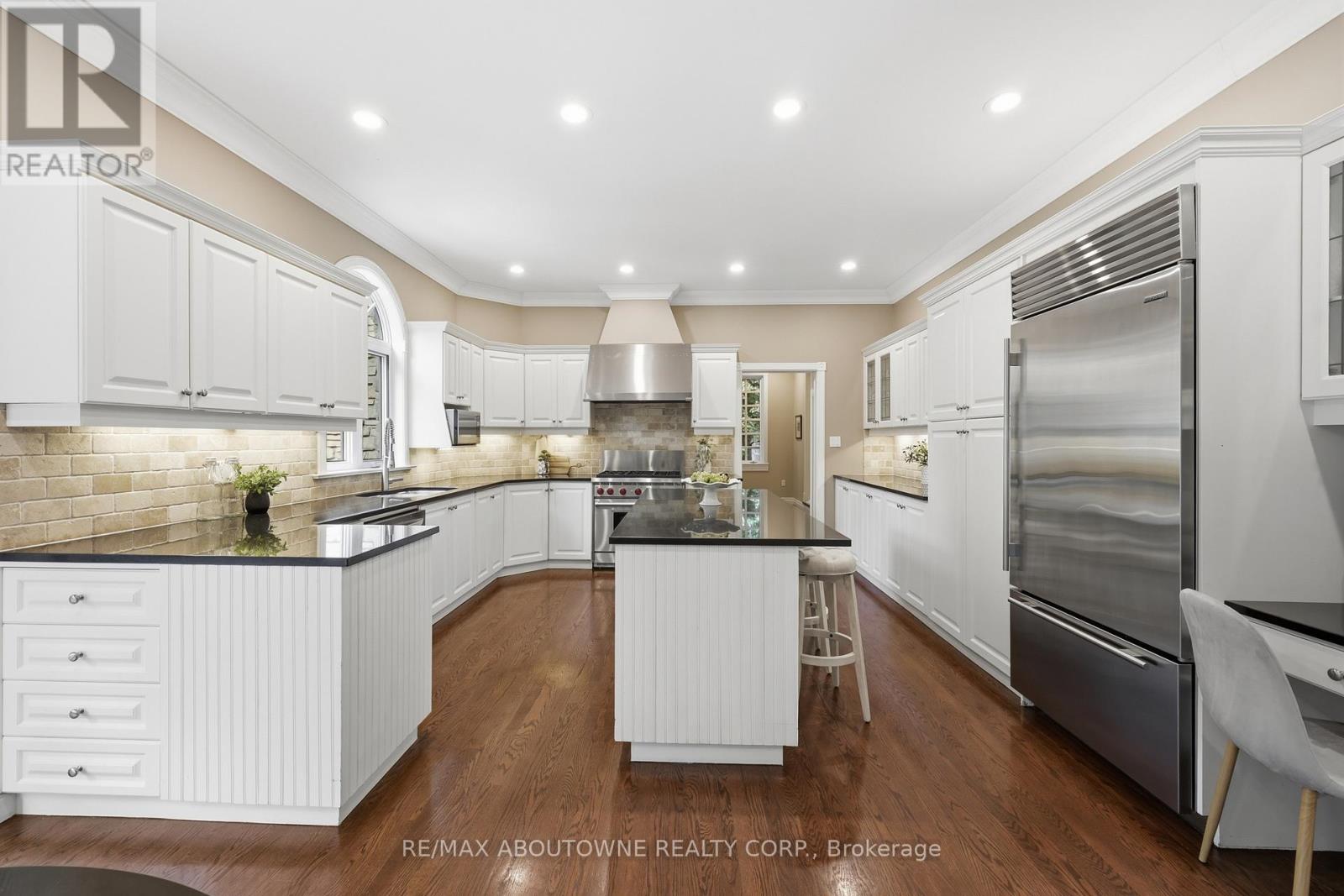 437 CAIRNCROFT ROAD - 17
