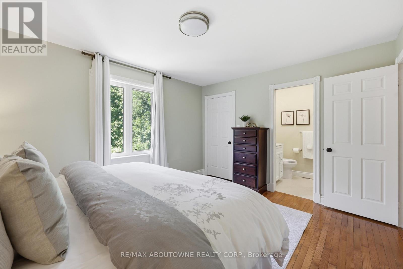 437 CAIRNCROFT ROAD - 32