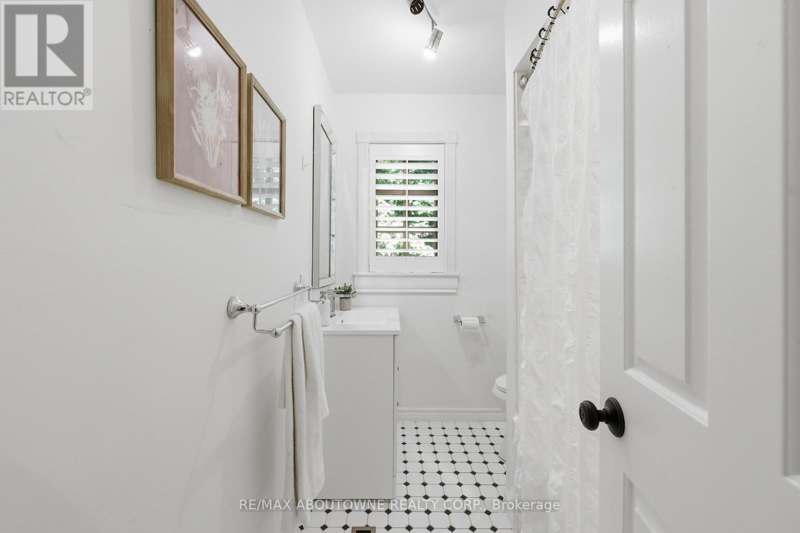 437 CAIRNCROFT ROAD - 38