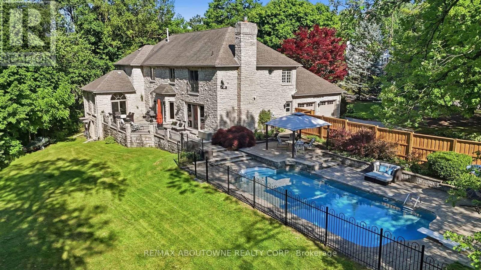 437 CAIRNCROFT ROAD - 44