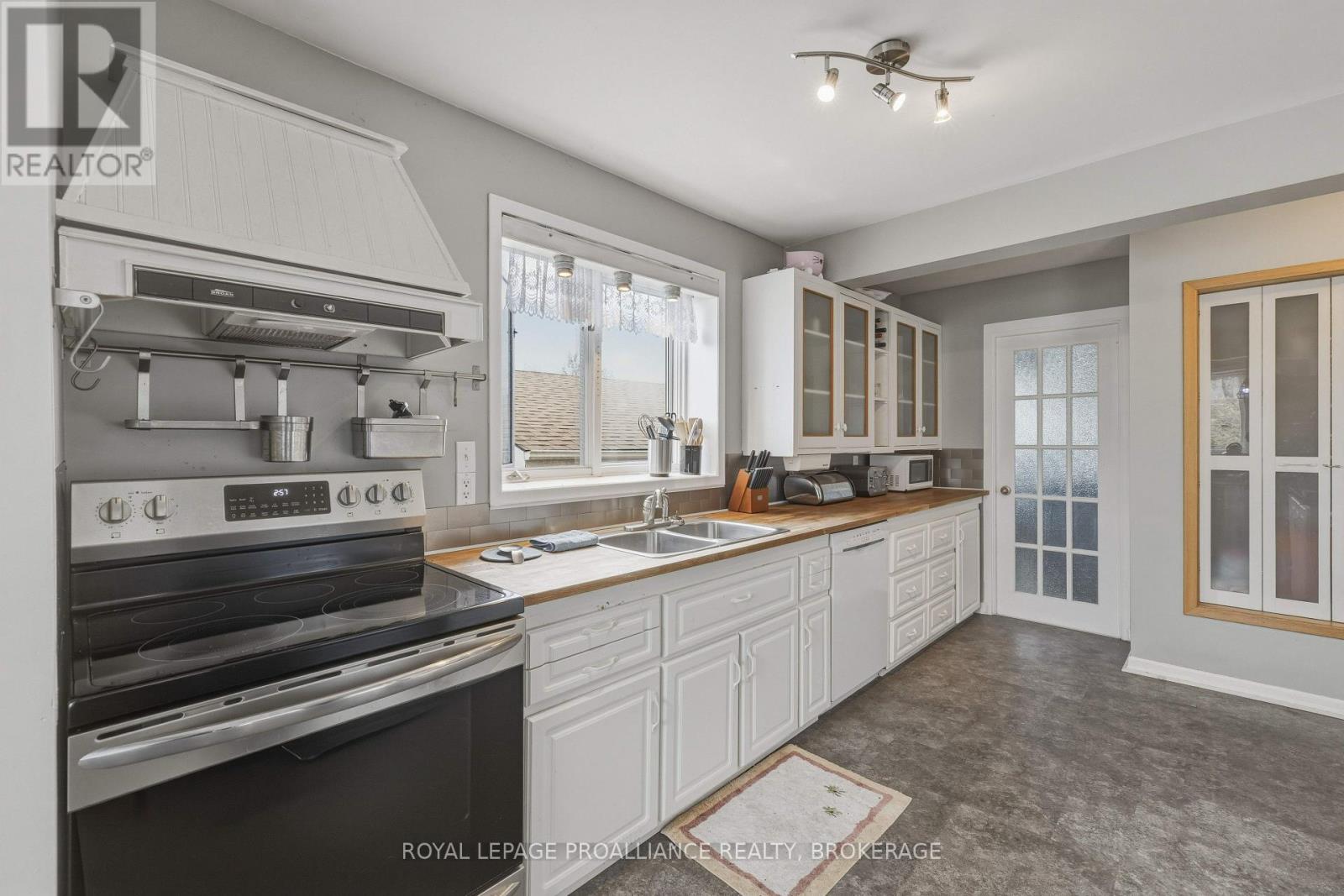 706 SPITHEAD ROAD - 8