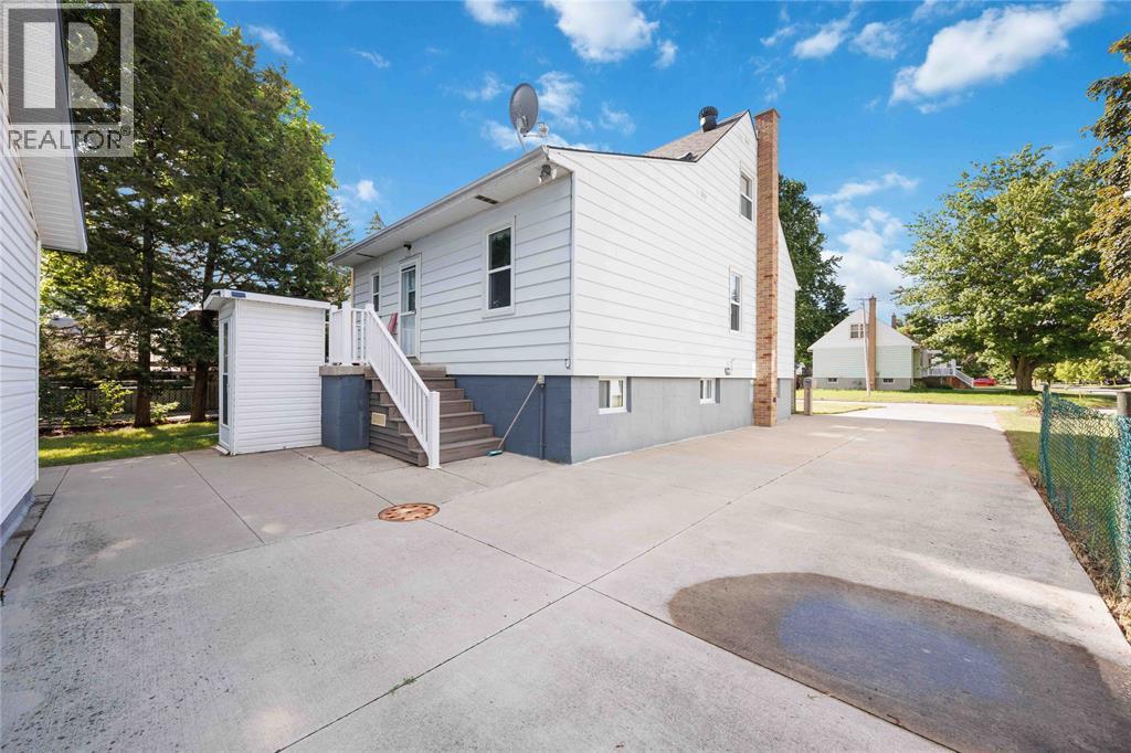 1094 WILLA DRIVE - 33