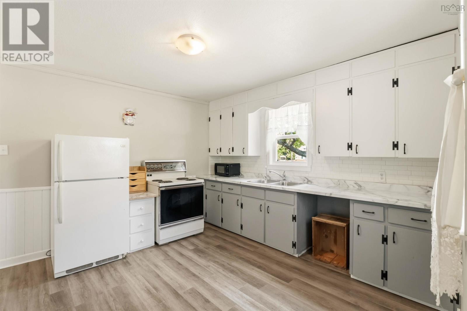 14284 Highway 1 - 7