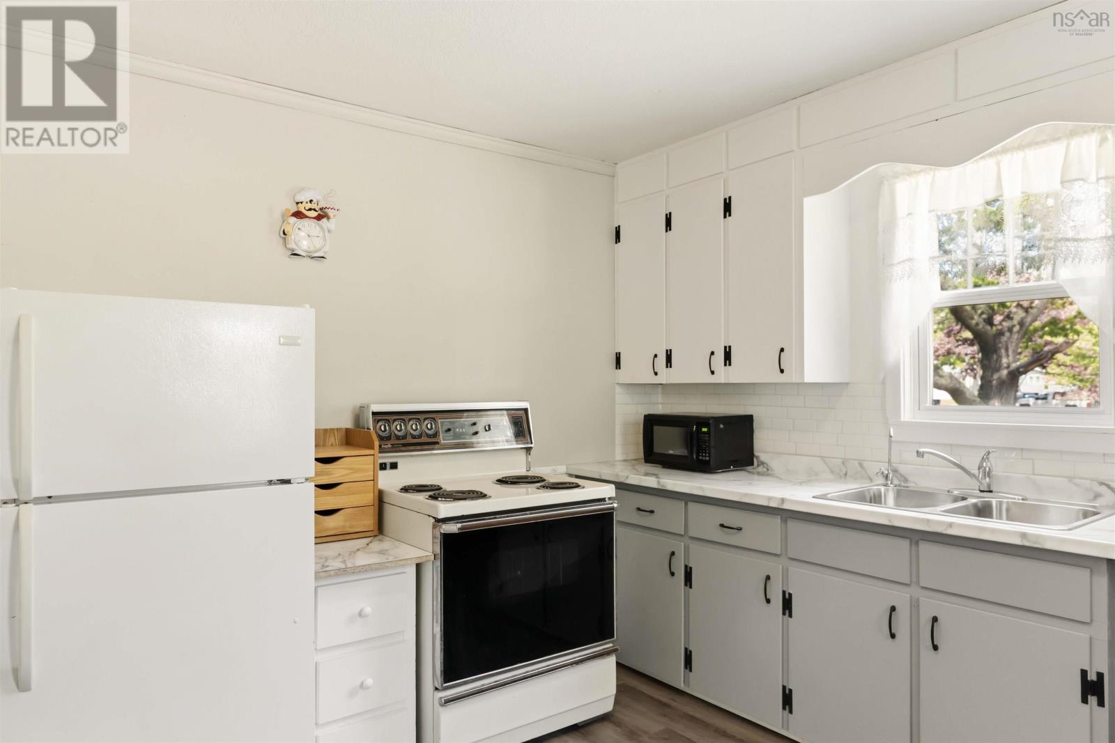 14284 Highway 1 - 5