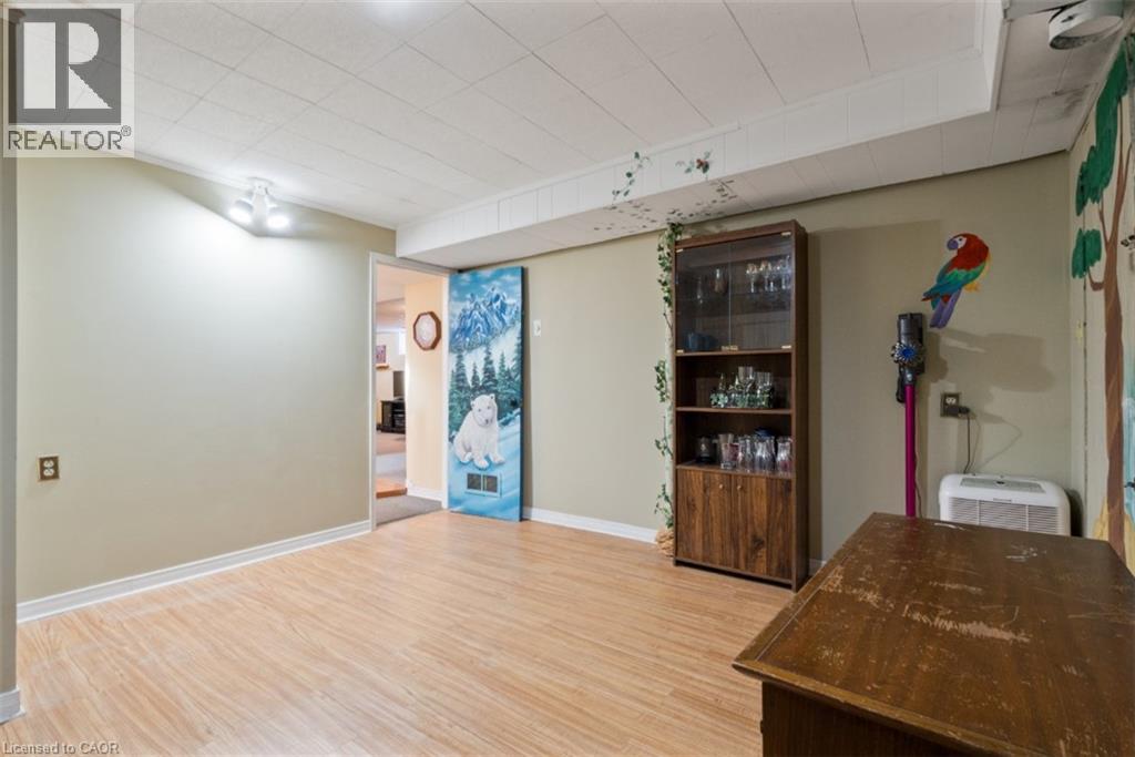 20 CARDINAL Drive - 32