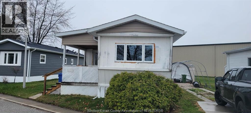 22 ROBIN CRESCENT - 1